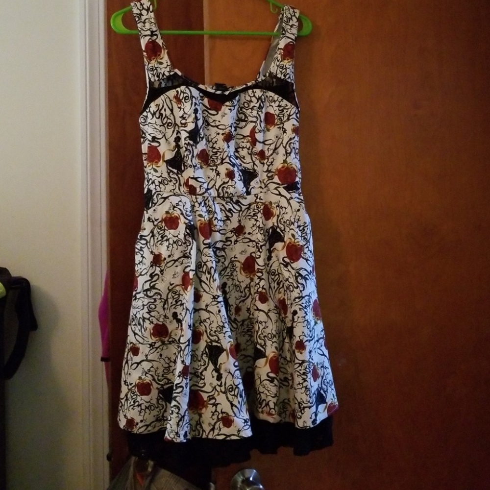 Snow white dress
